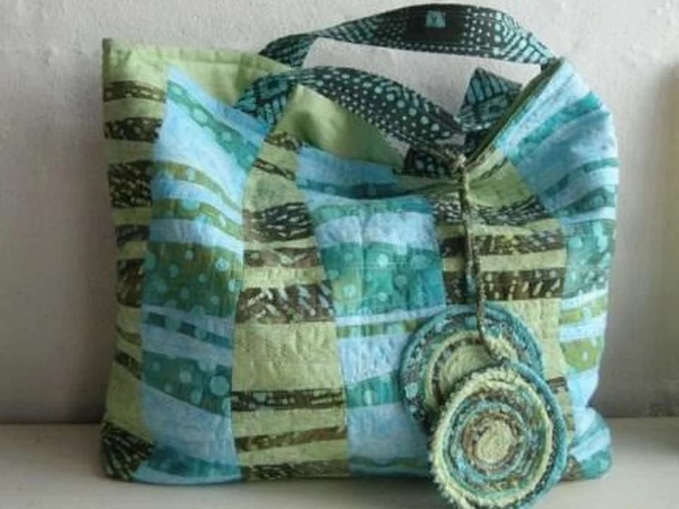 Bolso con Curvas y Espirales